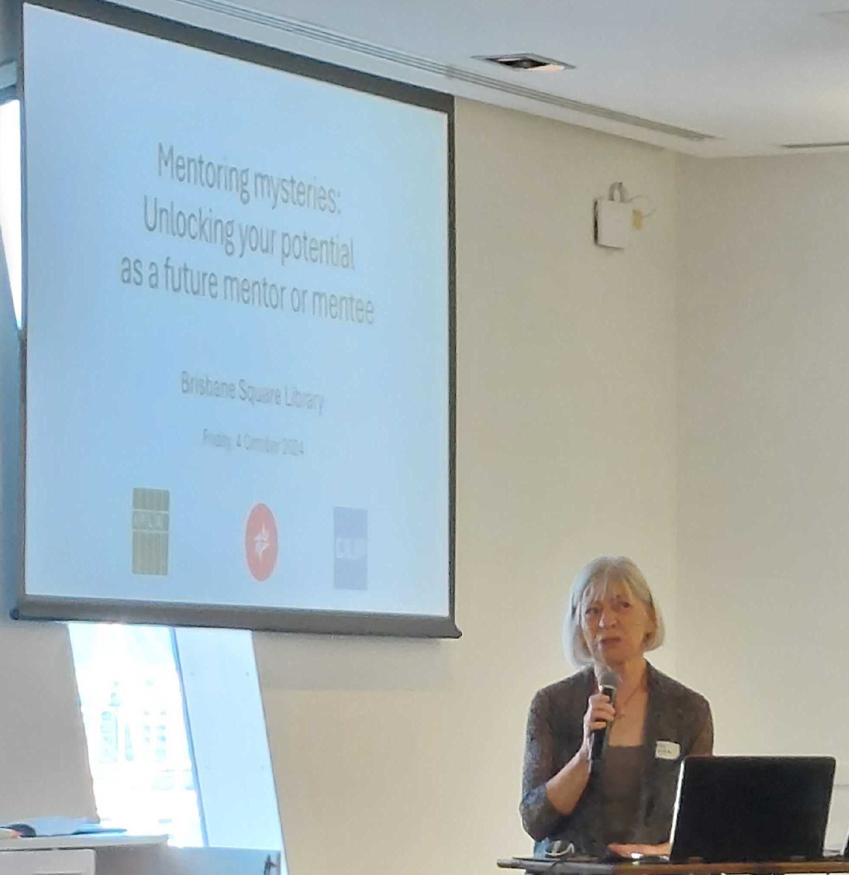 Mentoring Facilitator Gillian Hallam Image of Panel Discussion Facilitator Gillian Hallam introducing the panel.
